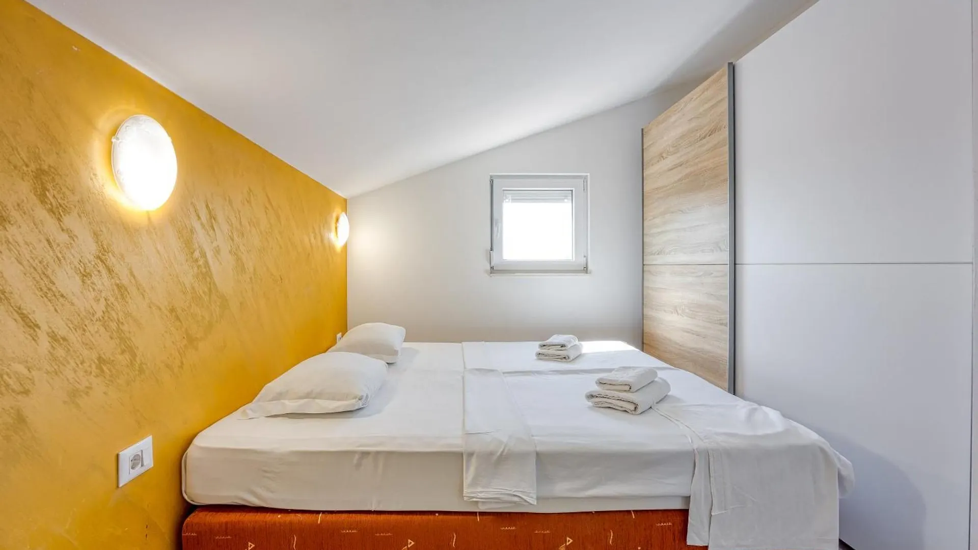 Apartment Cozy Holiday Home With Pool - Happy Rentals Fazana